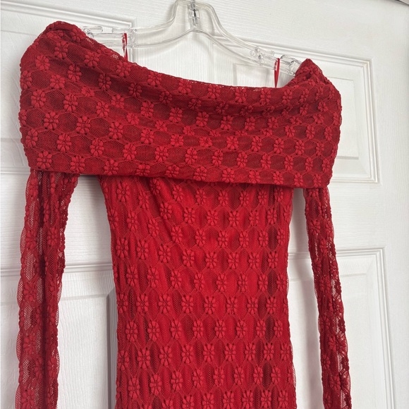 Bardot Off The Shoulder Lace Maxi Dress in Burgundy - Picture 3 of 4